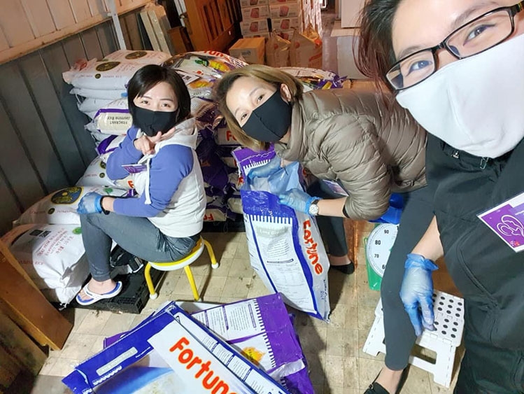 me viet tai uc chung tay giup do dong huong giua dai dich covid 19