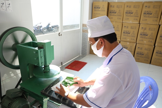 bac si benh vien phu san can tho may 1000 khau trang tang thanh pho riverside bang california my