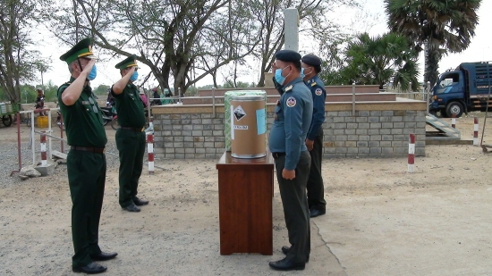 bien phong cac tinh giap bien tich cuc giup lao campuchia chong covid 19