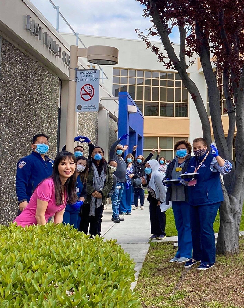 chu nha hang viet o california my tang com suon goi cuon cho bac si my chong covid 19