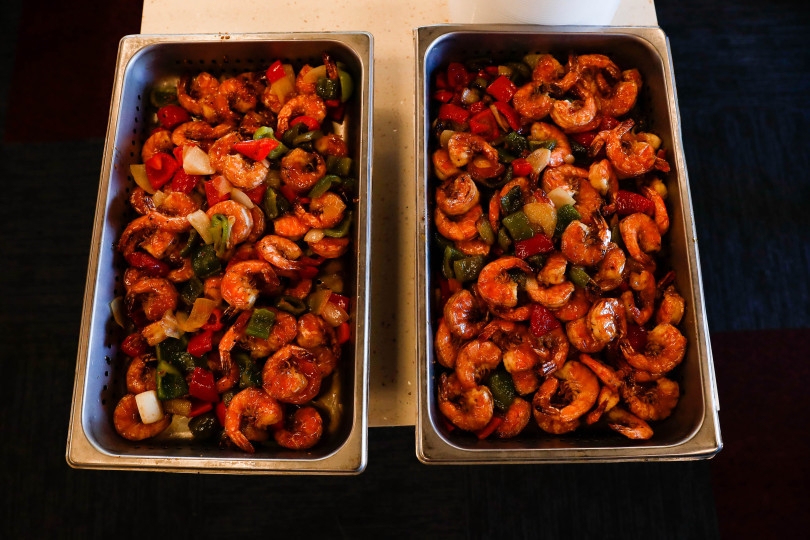 chu nha hang viet o california my tang com suon goi cuon cho bac si my chong covid 19