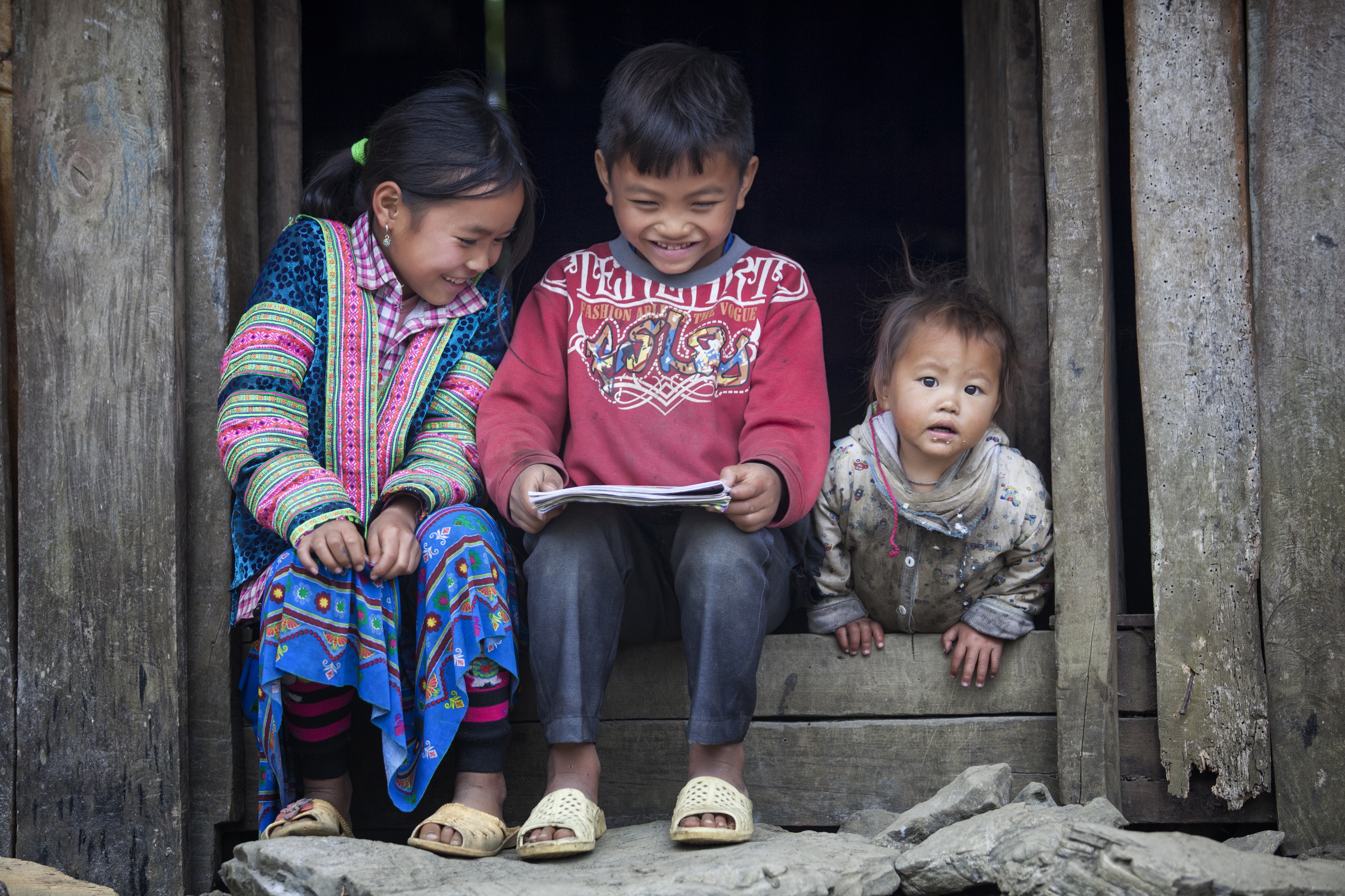 plan international viet nam cam ket ho tro 16 ty dong bao ve tre em dan toc thieu so truoc covid 19