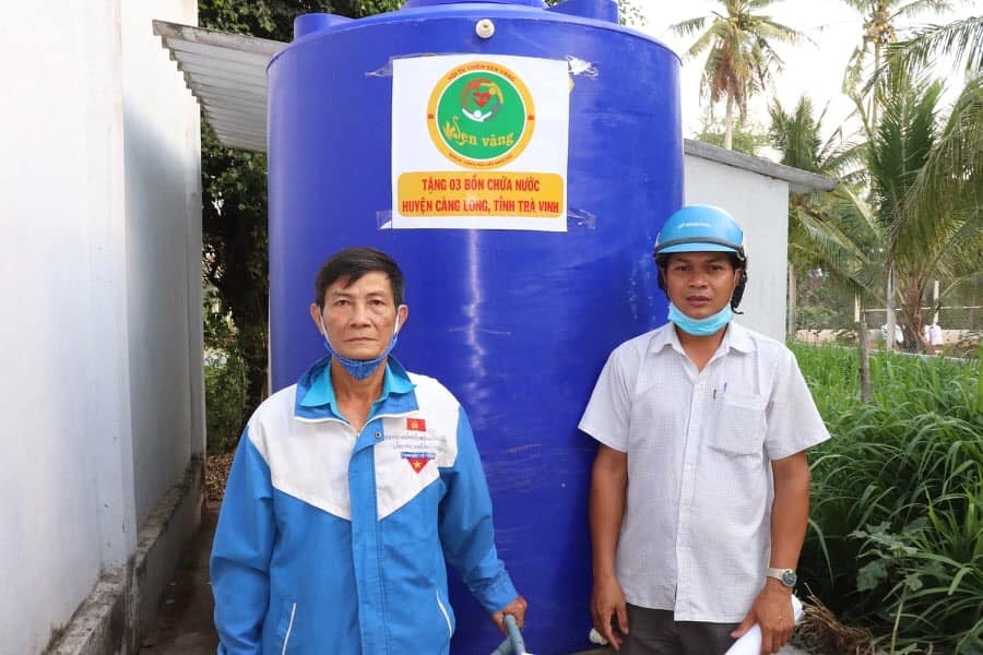 sen vang berlin trao tang bon chua va may loc nuoc cho ba con tra vinh tien giang khac phuc han man