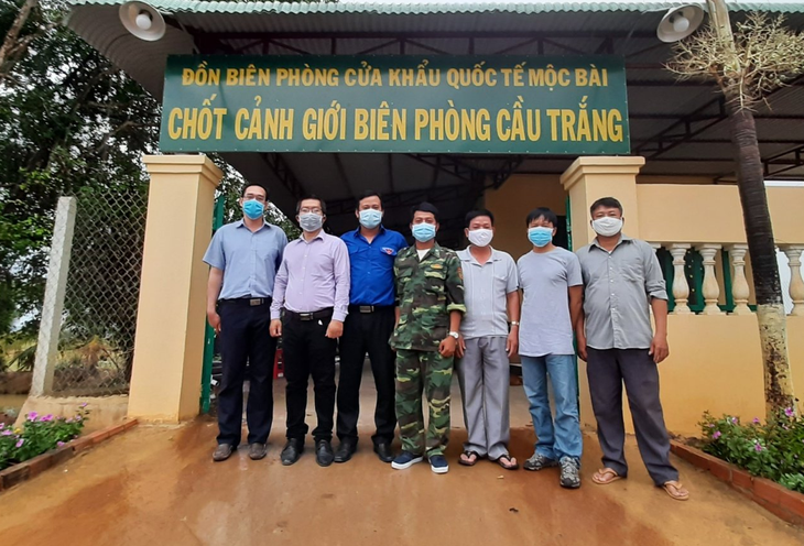 vkeia tang gan 10000 khau trang va nhieu vat tu y te giup luc luong tuyen dau tay ninh chong dich covid 19