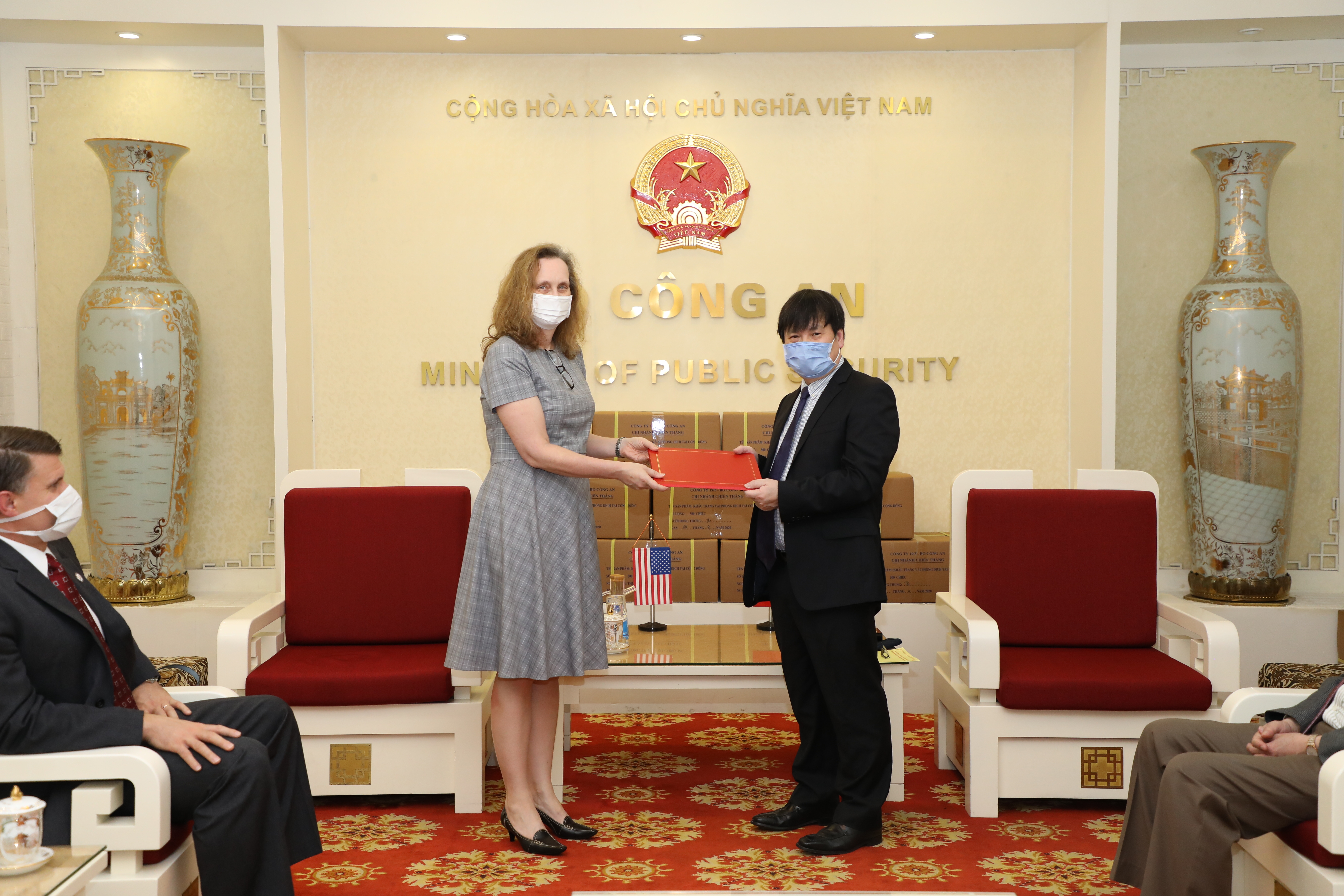 day manh hop tac voi cac co quan thuc thi phap luat cac nuoc ngan chan dich covid 19