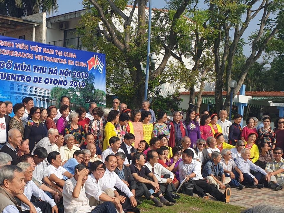 cau lac bo cuu sinh vien viet nam tai cuba quyen gop hon 700 trieu dong ung ho nuoc ban chong covid 19