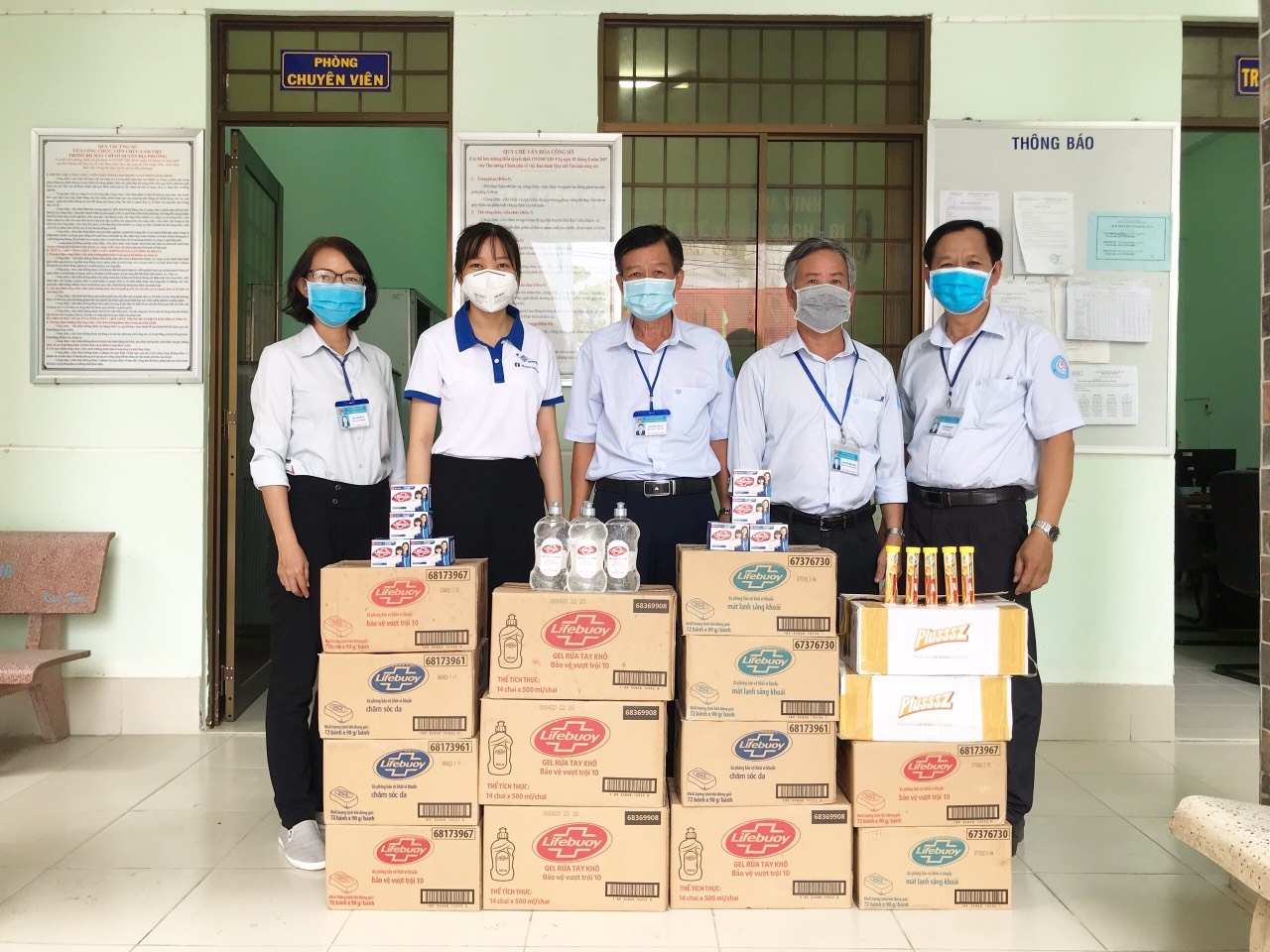 hki tai tro 760 banh xa phong va 168 chai nuoc rua tay giup lai chau chong covid 19