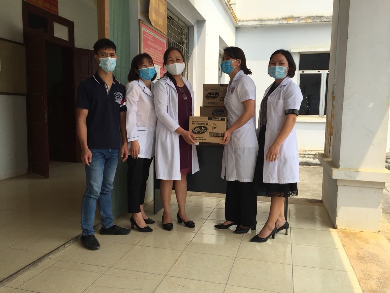 hki tai tro 760 banh xa phong va 168 chai nuoc rua tay giup lai chau chong covid 19