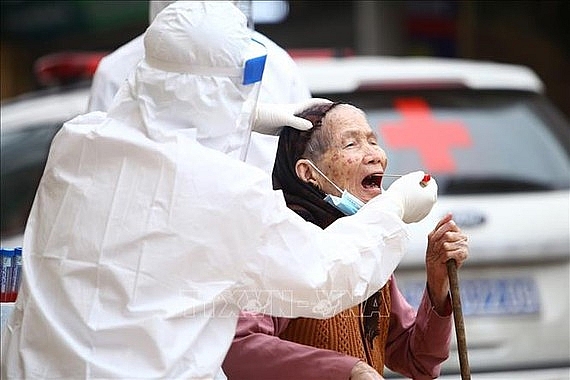 lay mau xet nghiem virus sars cov 2 cho nguoi dan thon ha loi xa me linh huyen me linh ha noi anh ttxvn
