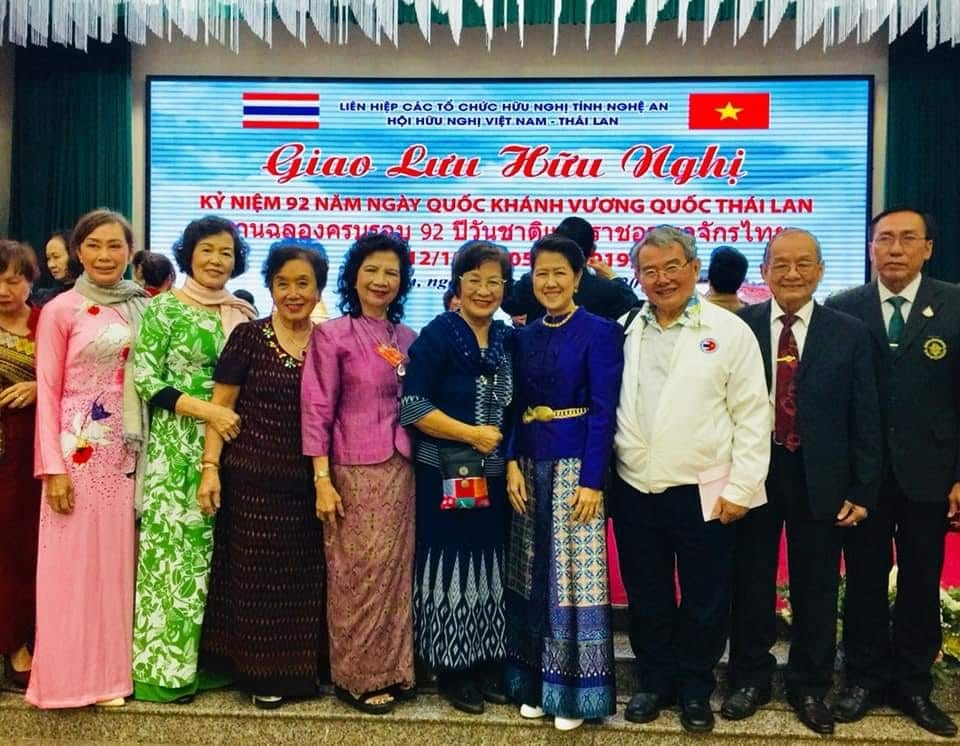 hoi nguoi viet nam toan thai ung ho 860000 baht giup que huong chong covid 19