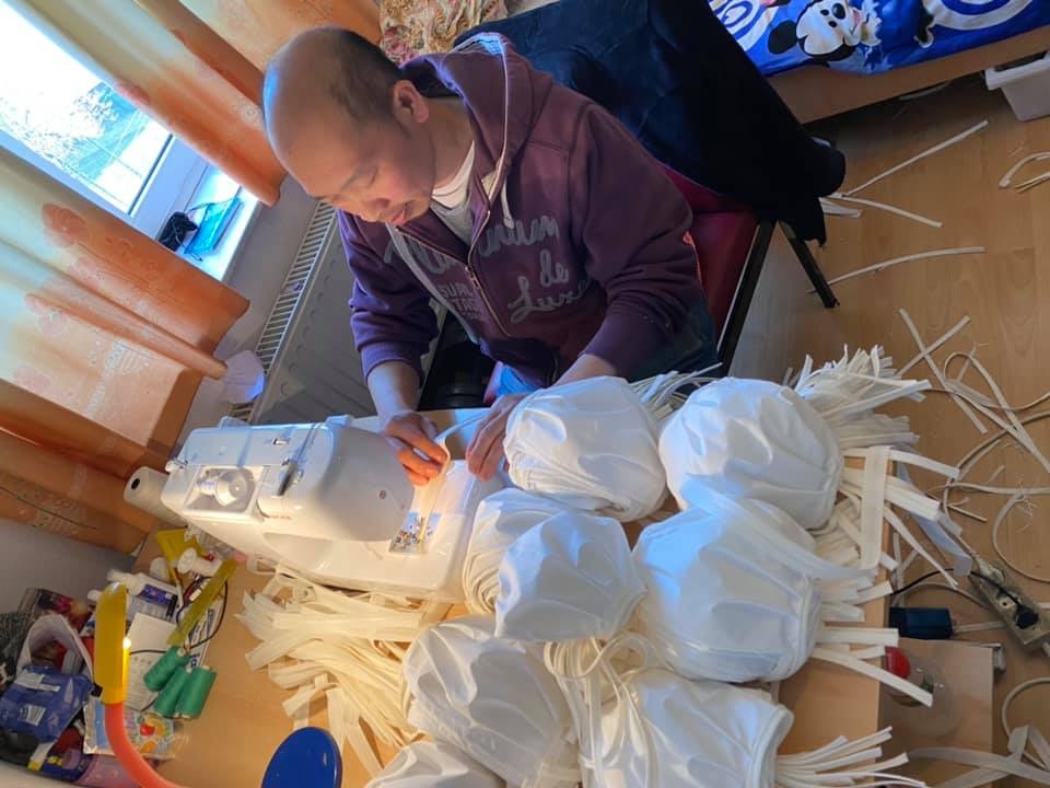 hoi nguoi viet nam l bau zittau may 7000 khau trang ho tro duc chong covid 19