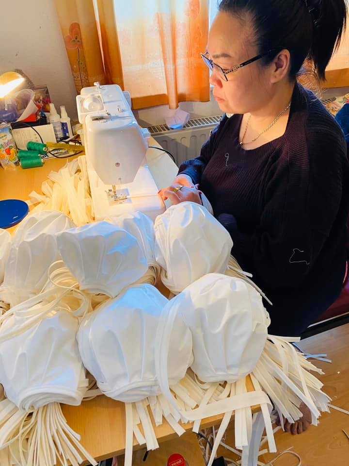 hoi nguoi viet nam l bau zittau may 7000 khau trang ho tro duc chong covid 19