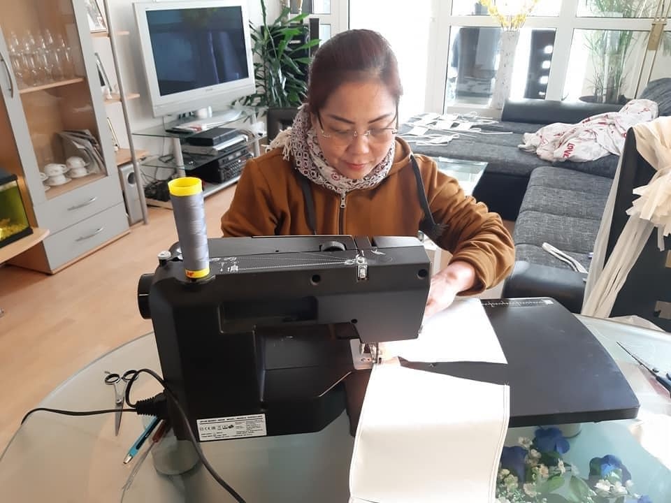 hoi nguoi viet nam l bau zittau may 7000 khau trang ho tro duc chong covid 19