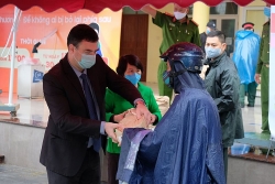 dai su quan israel tai viet nam ung ho 1 tan gao cho cay gao atm ha noi