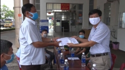 chua phat tich trao hon 200 suat qua giup cac gia dinh goc viet tai lao khac phuc kho khan do covid 19