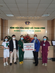 nguoi viet o moskva tai tro nhieu suat an giup cac bac si tuyen dau chong covid 19