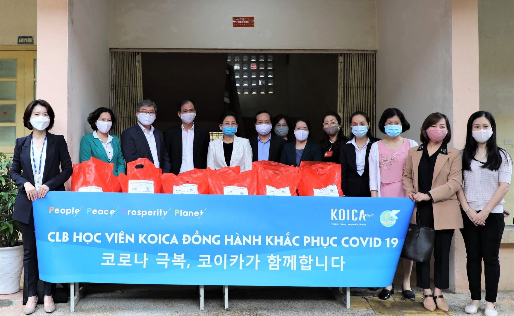 KOICA viện trợ hơn 10.000 USD đồ dùng phòng COVID-19 cho Hội Liên hiệp Phụ nữ Việt Nam koica vien tro hon 10000 usd do dung phong covid 19 cho hoi lien hiep phu nu viet nam