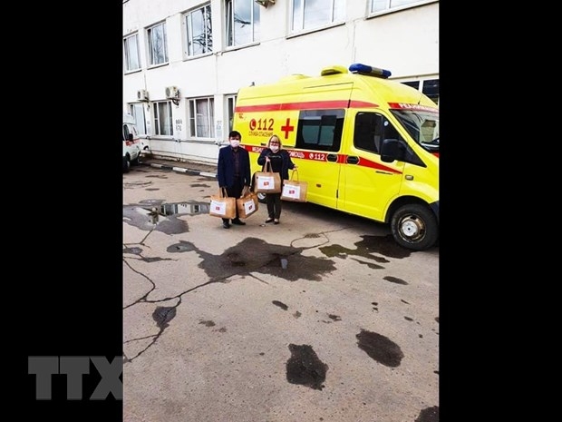 nguoi viet o moskva tai tro nhieu suat an giup cac bac si tuyen dau chong covid 19