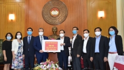 Kiều bào Hàn, Thái trao hơn 700 triệu đồng cho Mặt trận tổ quốc Việt Nam để phòng, chống COVID-19