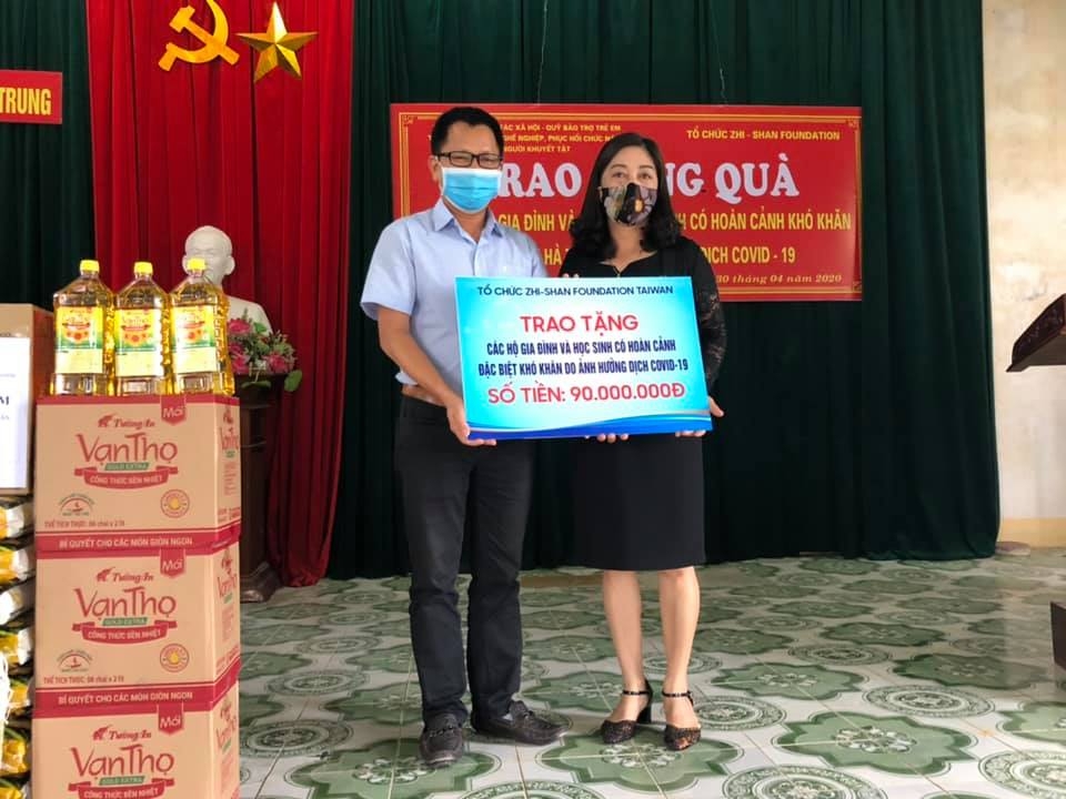 Zhishan Việt Nam trao 90 triệu đồng giúp người dân khó khăn huyện Cẩm Xuyên và Thạch Hà, Hà Tĩnh. zhishan viet nam trao 90 trieu dong tien qua cho nguoi dan ha tinh