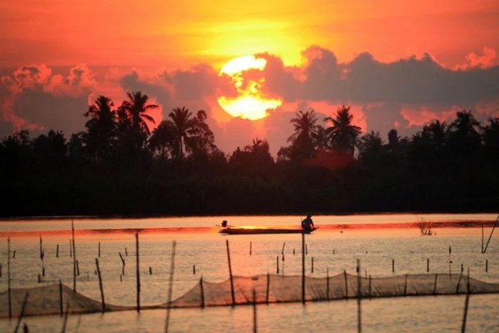 'Biển hồ' thanh bình ở miền Tây - nơi ngắm hoàng hôn đẹp nhất cực Nam Tổ quốc
