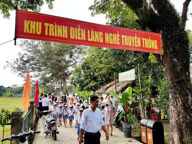 Quảng Nam: Rất đông du khách tham gia Lễ hội tam Kỳ - Mùa hoa sưa 2022