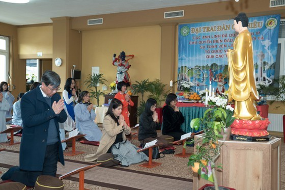Kiều bào nhiều quốc gia tri ân những liệt sĩ hy sinh bảo về chủ quyền biển đảo Tổ quốc