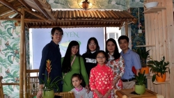 dai su quan viet nam tai italia ho tro vat tu y te cung nuoc so tai chong covid 19
