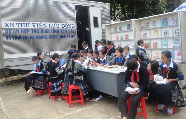 Yên Bái tặng 50.000 khẩu trang cho tỉnh Val de Marne, Pháp chống COVID-19 yen bai tang 50000 khau trang cho tinh val de marne phap chong covid 19