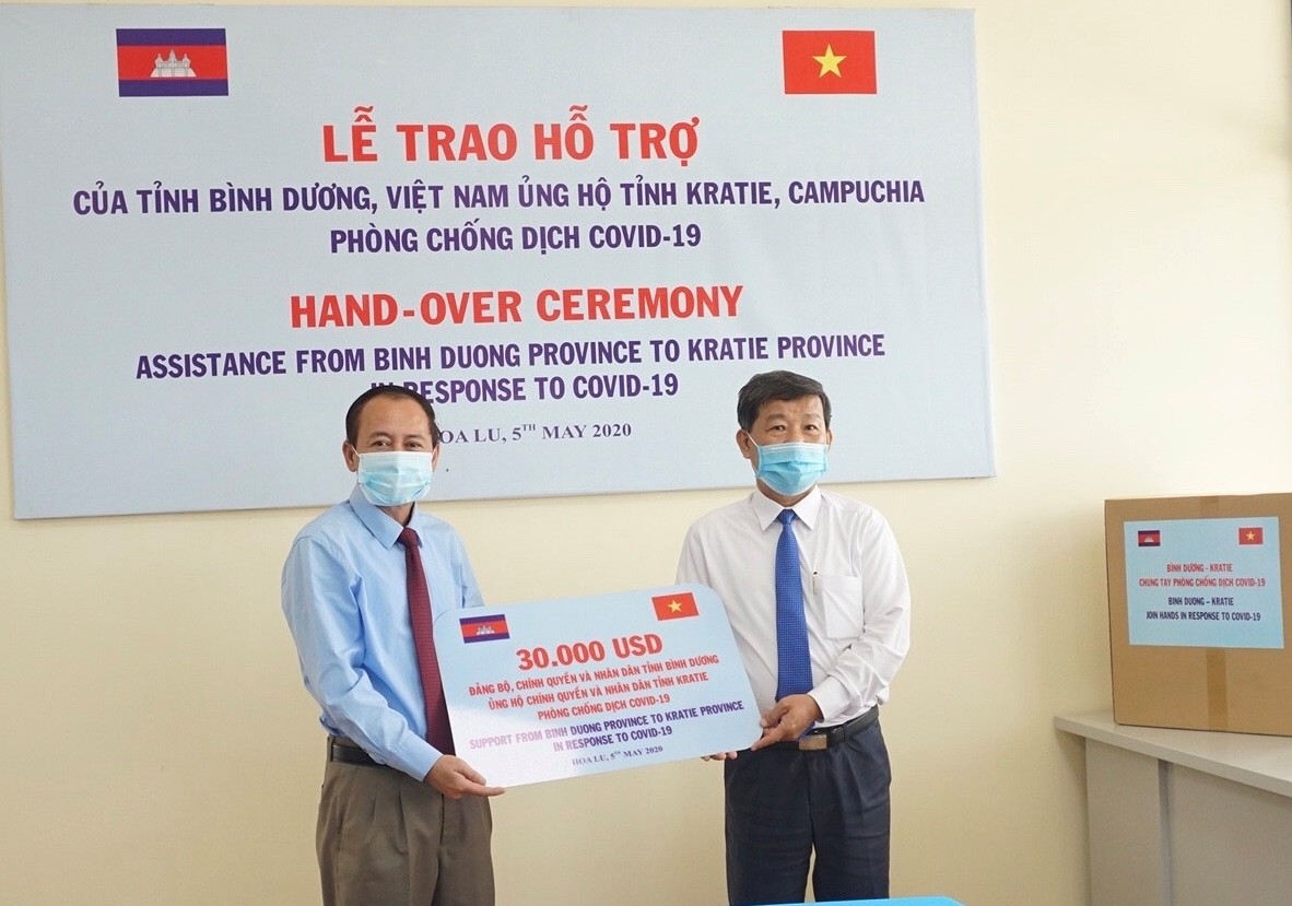 binh duong trao hon 1 ty dong giup tinh kratie campuchia chong covid 19