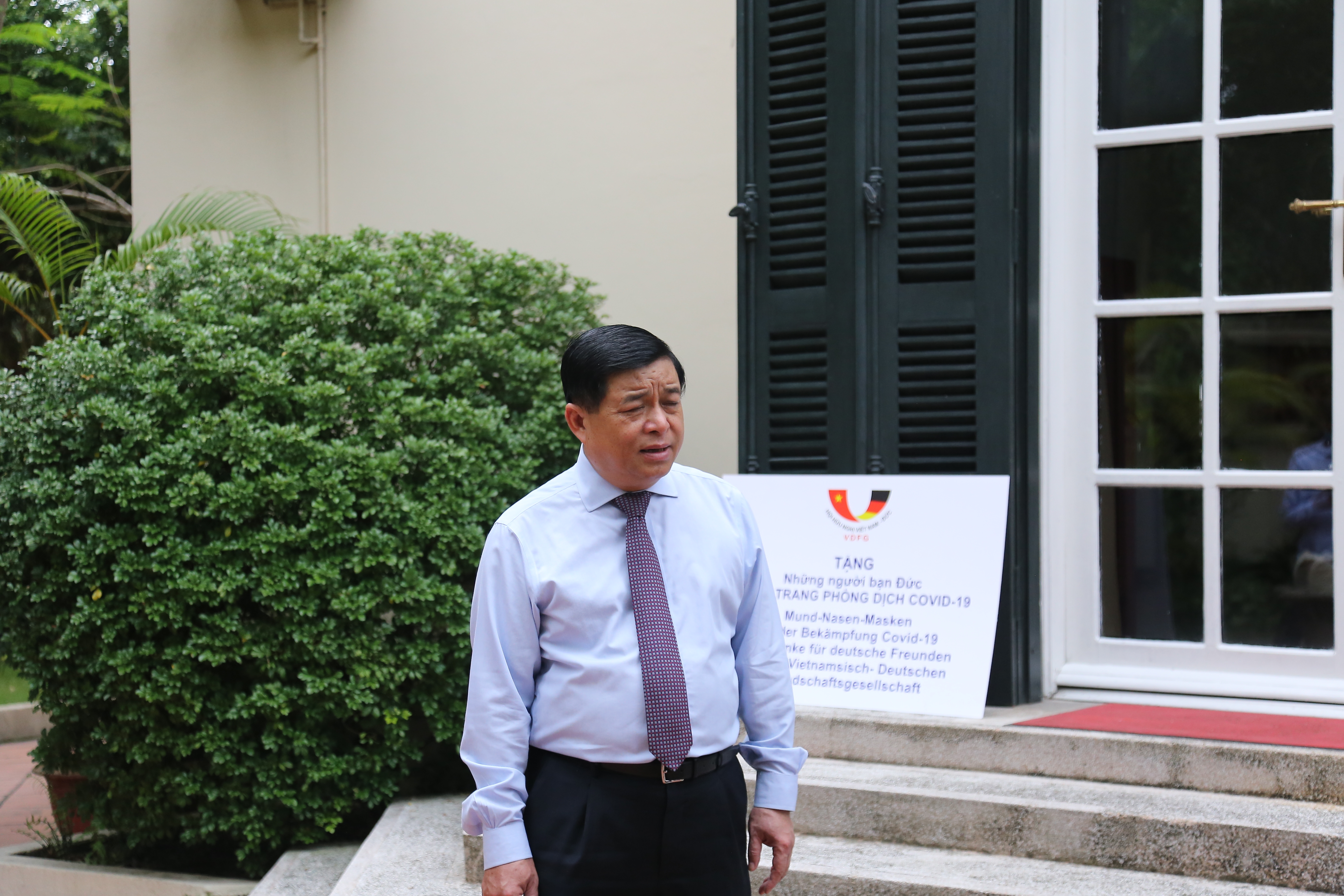 Hội Hữu nghị Việt Nam - Đức trao 80.000 khẩu trang giúp nhân dân nước bạn chống COVID-19 hoi huu nghi viet nam duc trao 80000 khau trang giup nhan dan nuoc ban chong covid 19