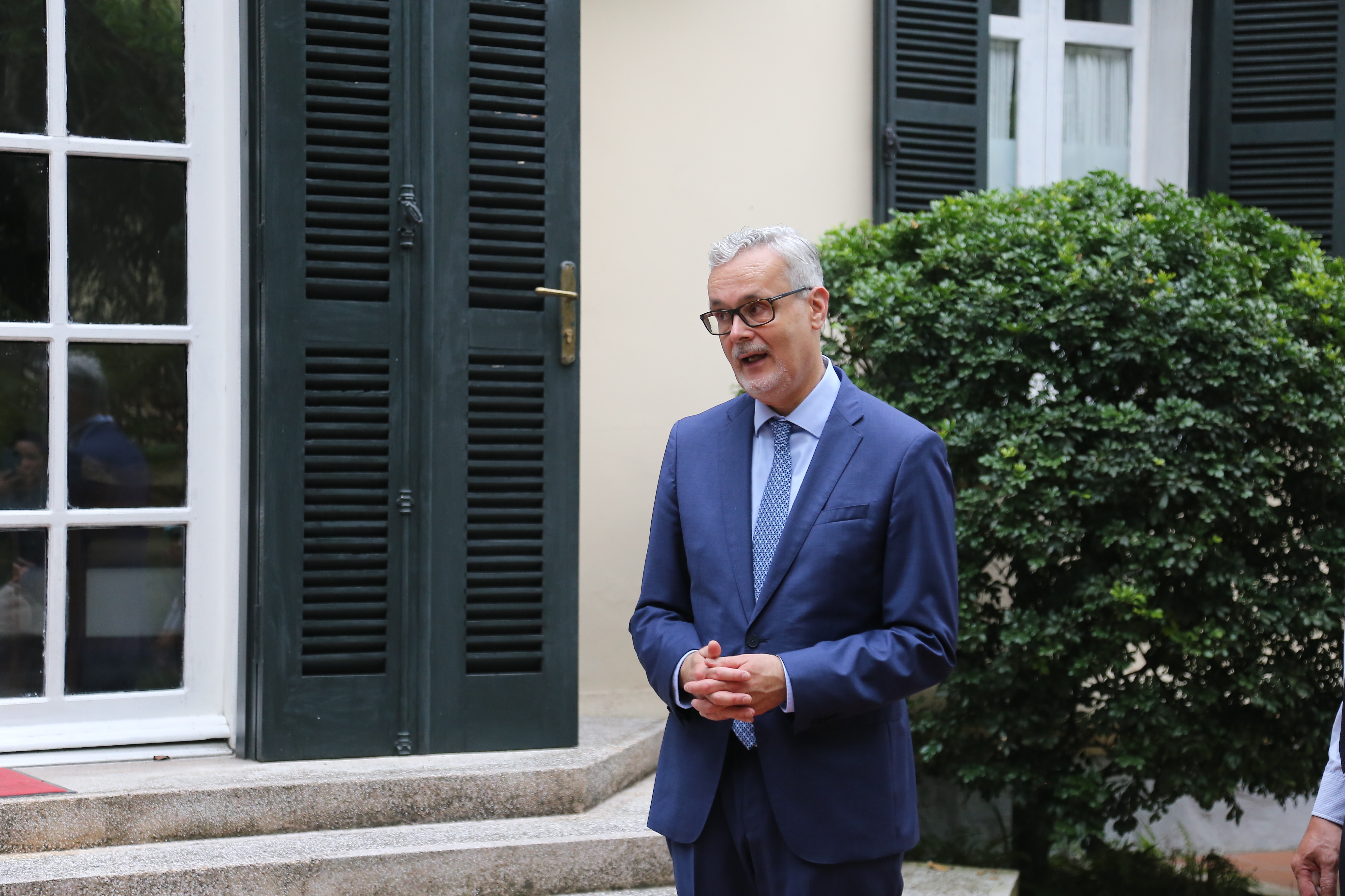 Hội Hữu nghị Việt Nam - Đức trao 80.000 khẩu trang giúp nhân dân nước bạn chống COVID-19 hoi huu nghi viet nam duc trao 80000 khau trang giup nhan dan nuoc ban chong covid 19