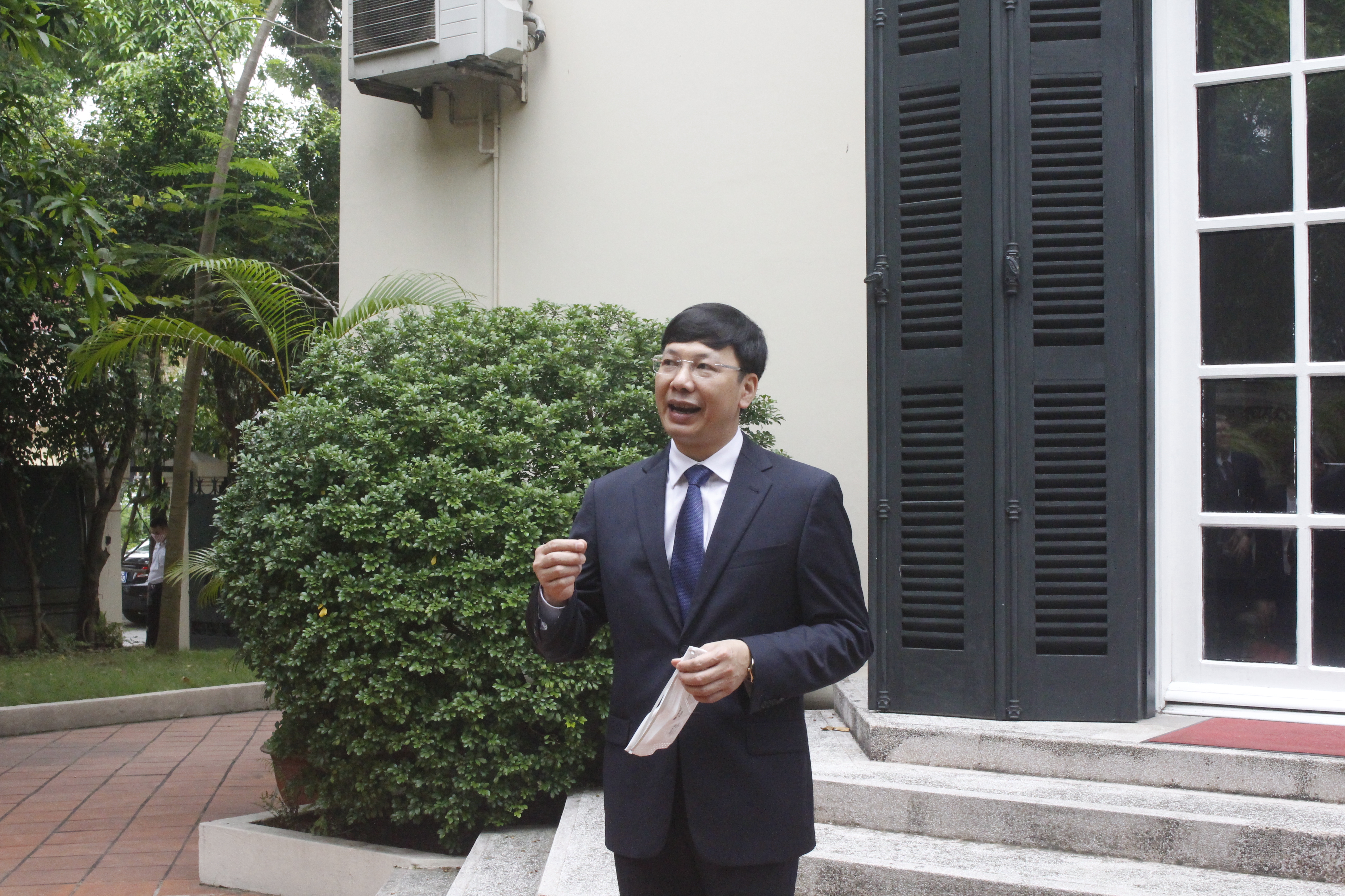 cuu du hoc sinh duc ung ho 5000 khau trang giup que huong thu hai chong covid 19