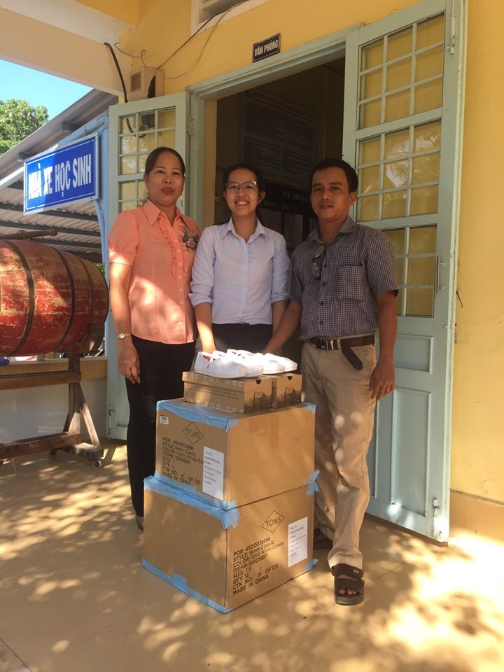 hki dong hanh tai tro 1300 doi giay cho hoc sinh ngheo vuot kho tai tinh tra vinh