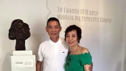 Việt kiều Anh trao hàng trăm khẩu trang giúp các lực lượng tuyến đầu tại Anh chống COVID-19