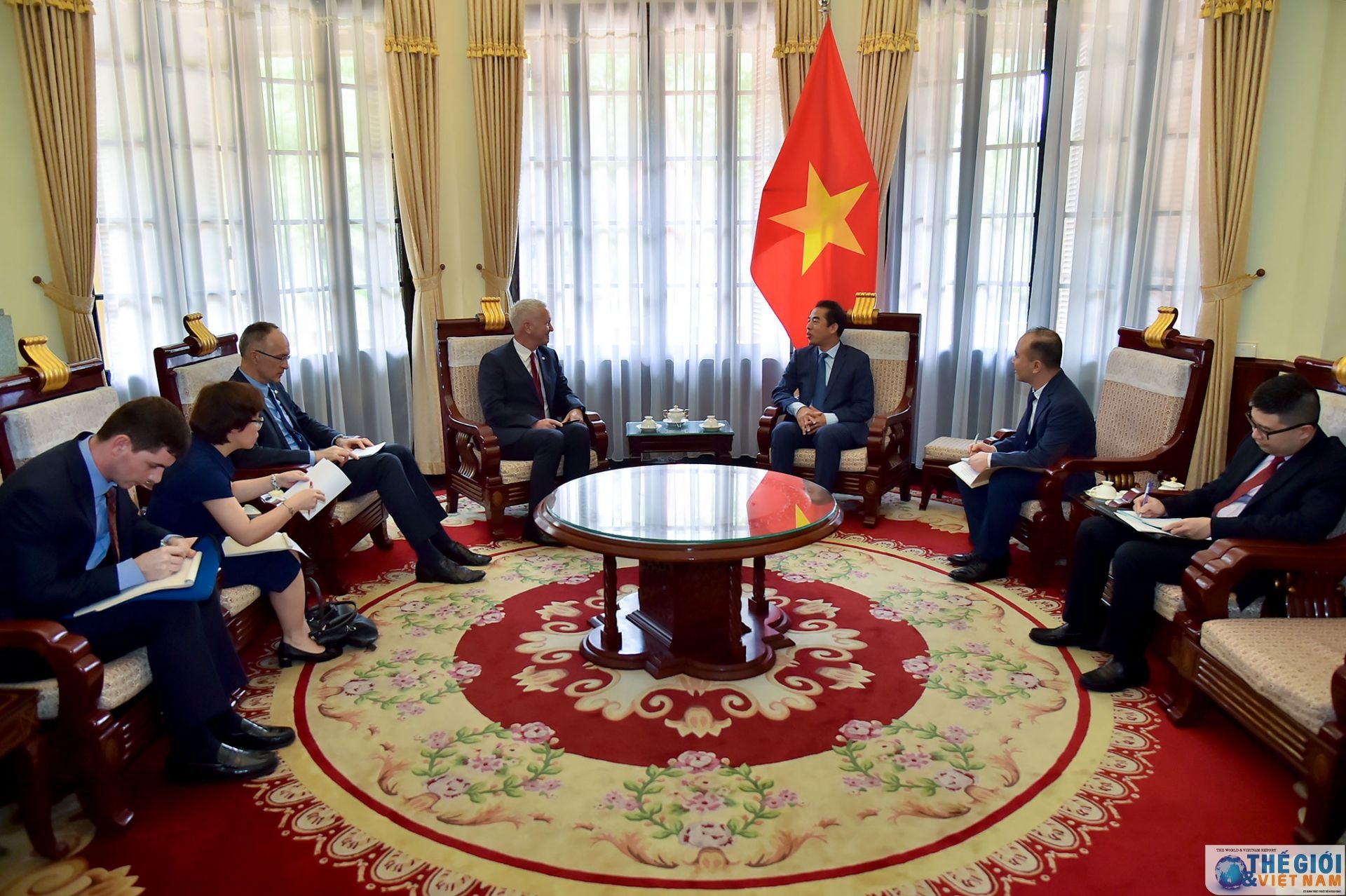 viet nam thuy si phoi hop chat che va ung ho lan nhau tren cac dien dan da phuong