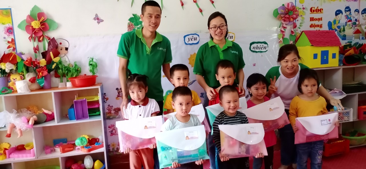 childfund viet nam ho tro dot 2 nhieu qua tang cho 3 tinh cao bang bac kan hoa binh