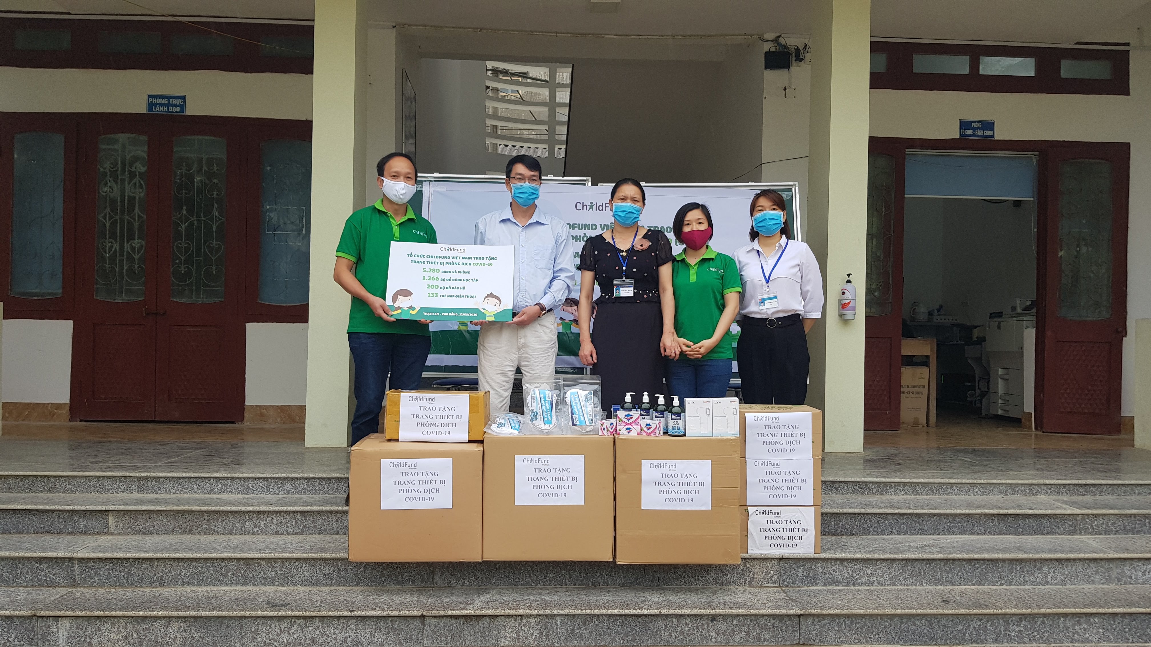 childfund viet nam ho tro dot 2 nhieu qua tang cho 3 tinh cao bang bac kan hoa binh