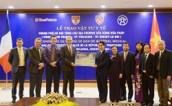 vu hoc phi truong y duoc tang den 70 trieu dongnam bo y te noi gi