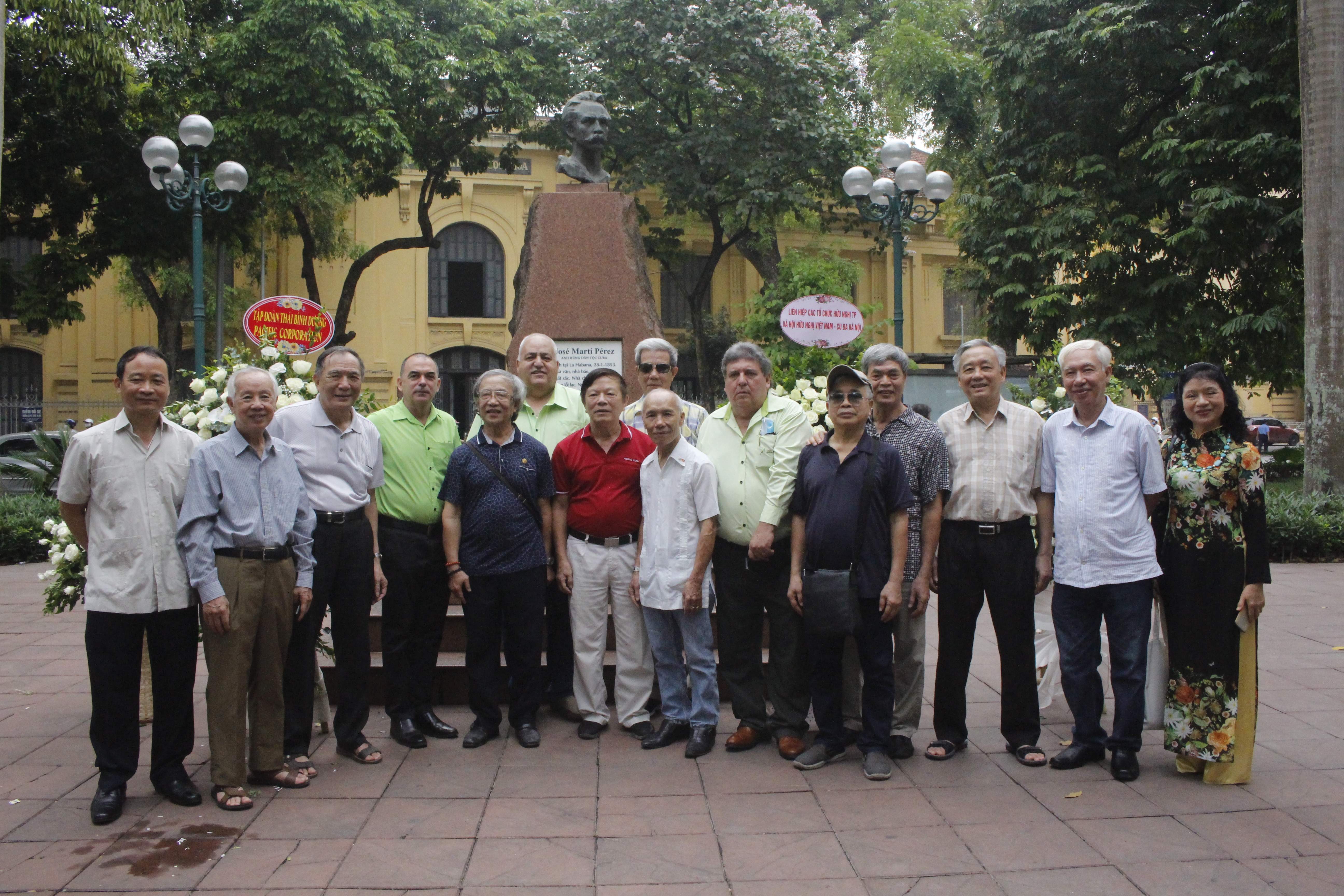 dang hoa ky niem 130 nam ngay sinh chu tich ho chi minh va 125 nam ngay mat cua jose marti perez
