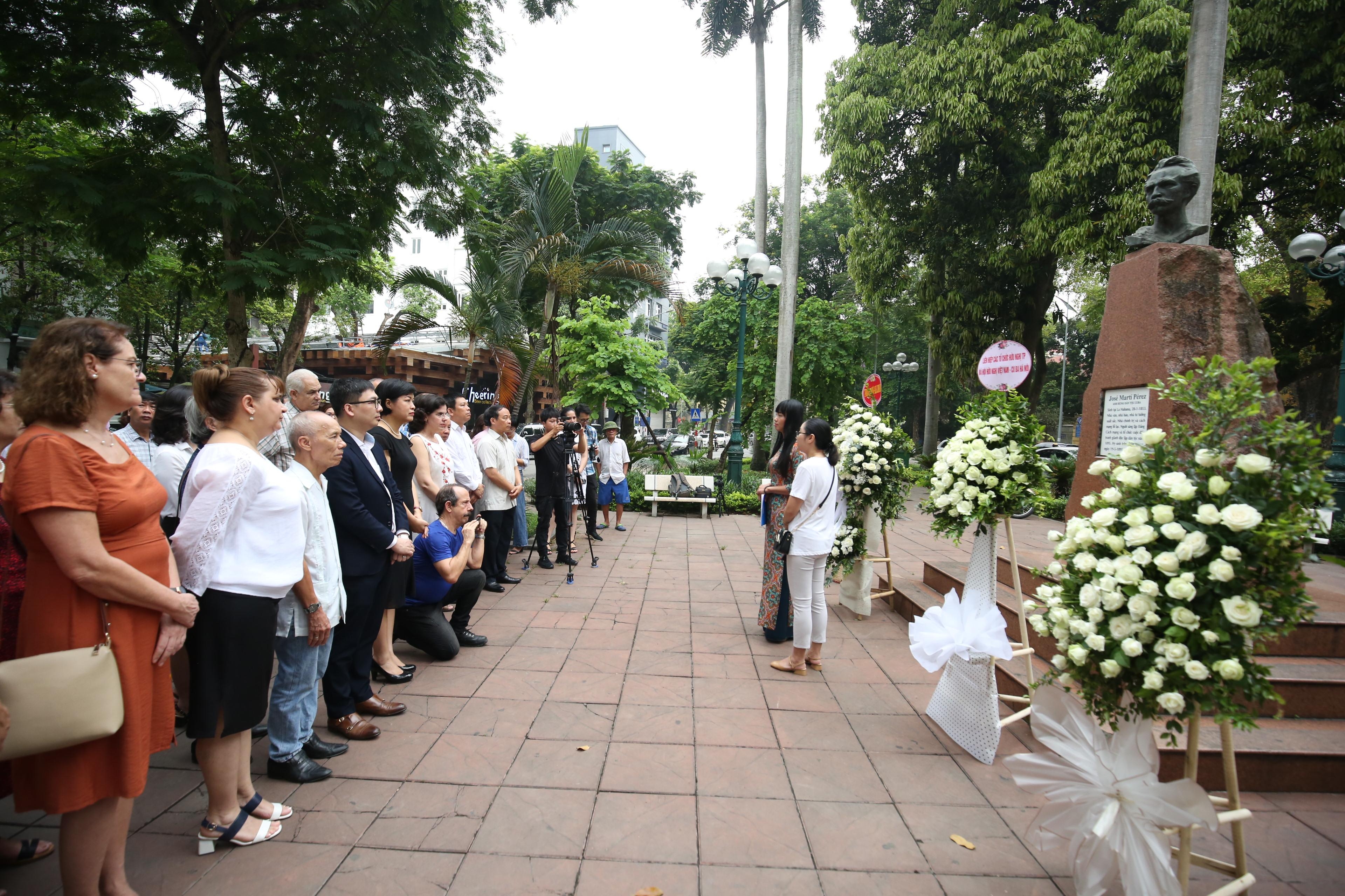 dang hoa ky niem 130 nam ngay sinh chu tich ho chi minh va 125 nam ngay mat cua jose marti perez