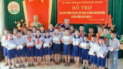 Zhishan Foundation hỗ trợ hơn 200 triệu đồng giúp học sinh 5 tỉnh miền Trung "Làm bạn với sách"