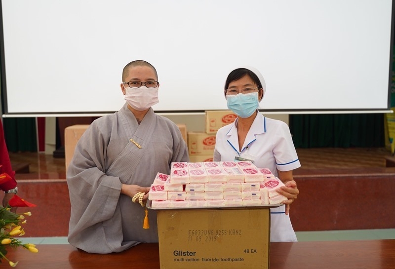 hoi phat tu viet nam tai han quoc ung ho trang thiet bi y te dot 2 cho benh vien da chien thanh pho ho chi minh