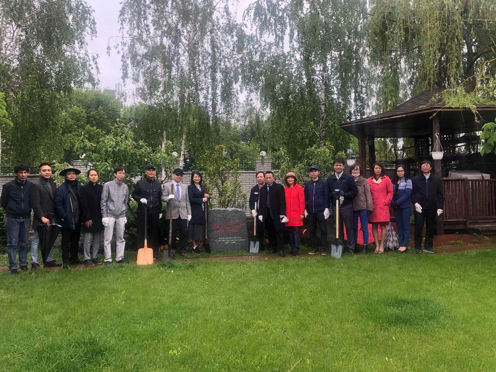 dai su quan viet nam tai 5 nuoc da to chuc nhieu hoat dong nhan ky niem 130 nam ngay sinh cua bac