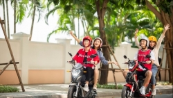 vinfast tang phi truoc ba va gia han bao hanh cho 2 mau xe lux
