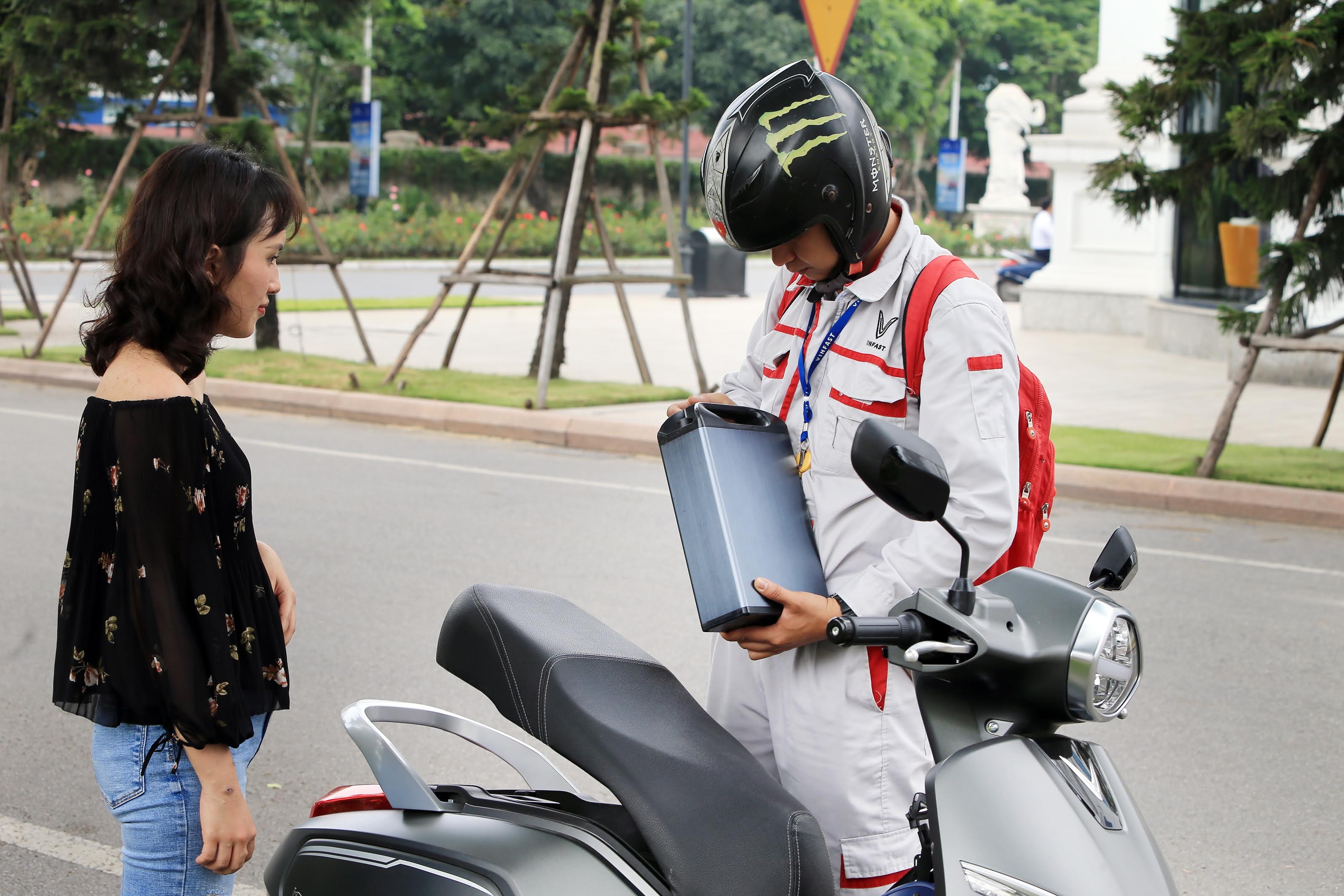 vinfast cho thue doi pin xe dien loi ca doi duong