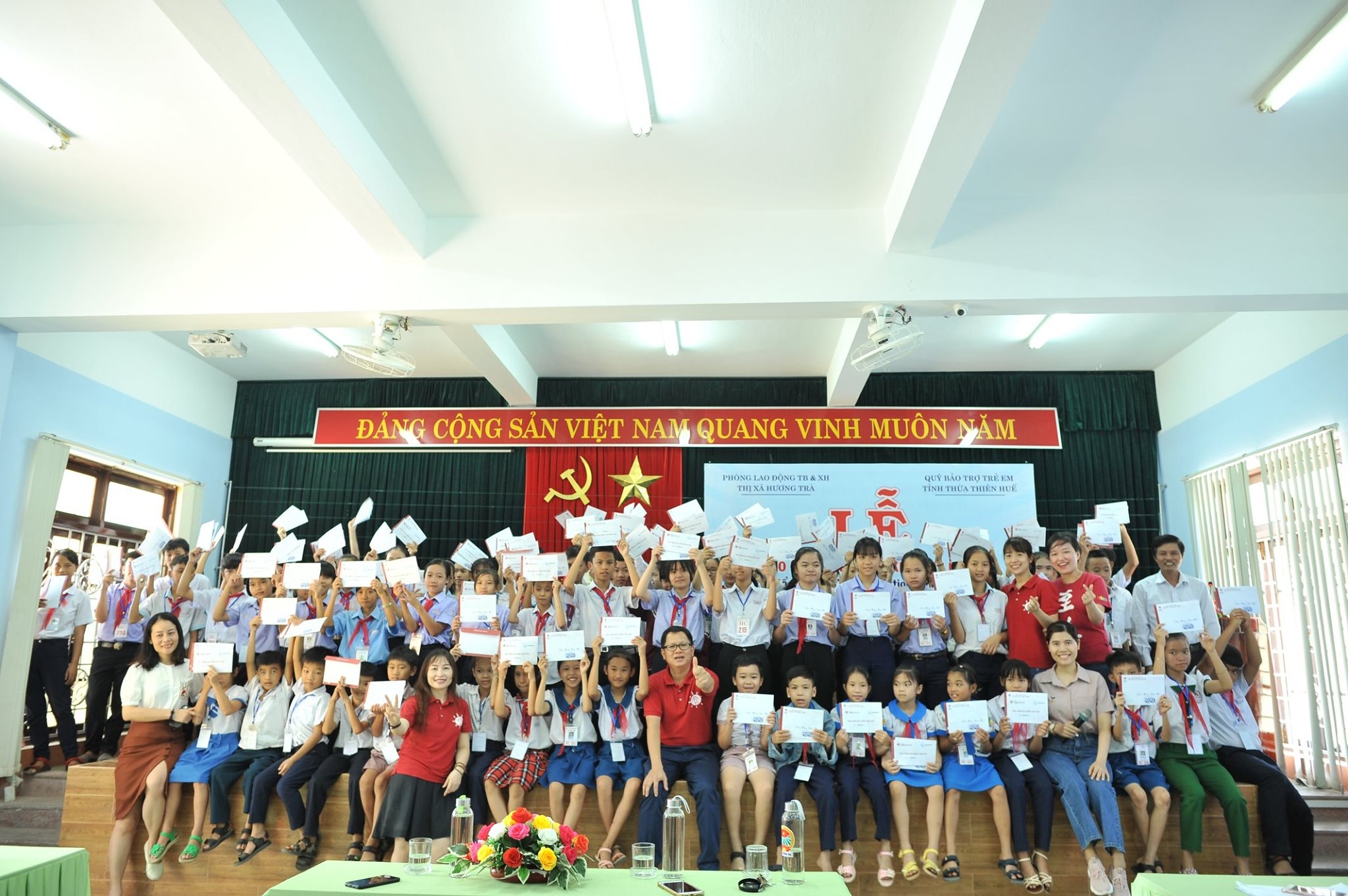 Tổ chức Zhishan trao học bổng đợt 1 cho gần 600 học sinh tại Thừa Thiên Huế to chuc zhishan trao hoc bong dot 1 cho gan 600 hoc sinh tai thua thien hue