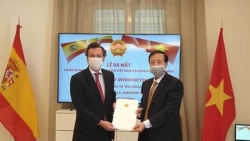 ong pablo rafael gomez falcon duoc bo nhiem la lanh su danh du viet nam tai sevilla tay ban nha