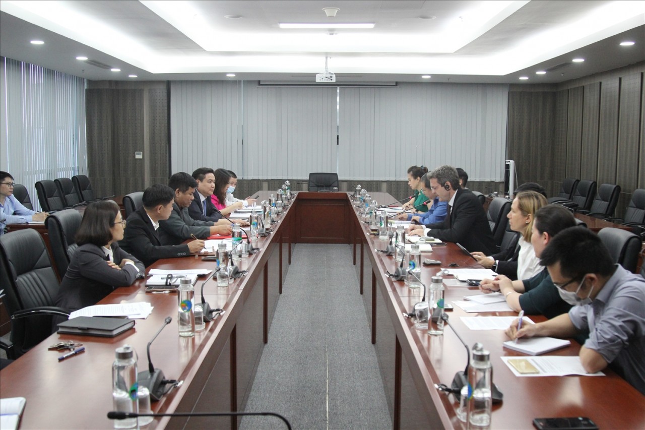 Thứ trưởng, Phó Chủ nhiệm Y Thông làm việc với Đoàn CPM 2022 của ADB
