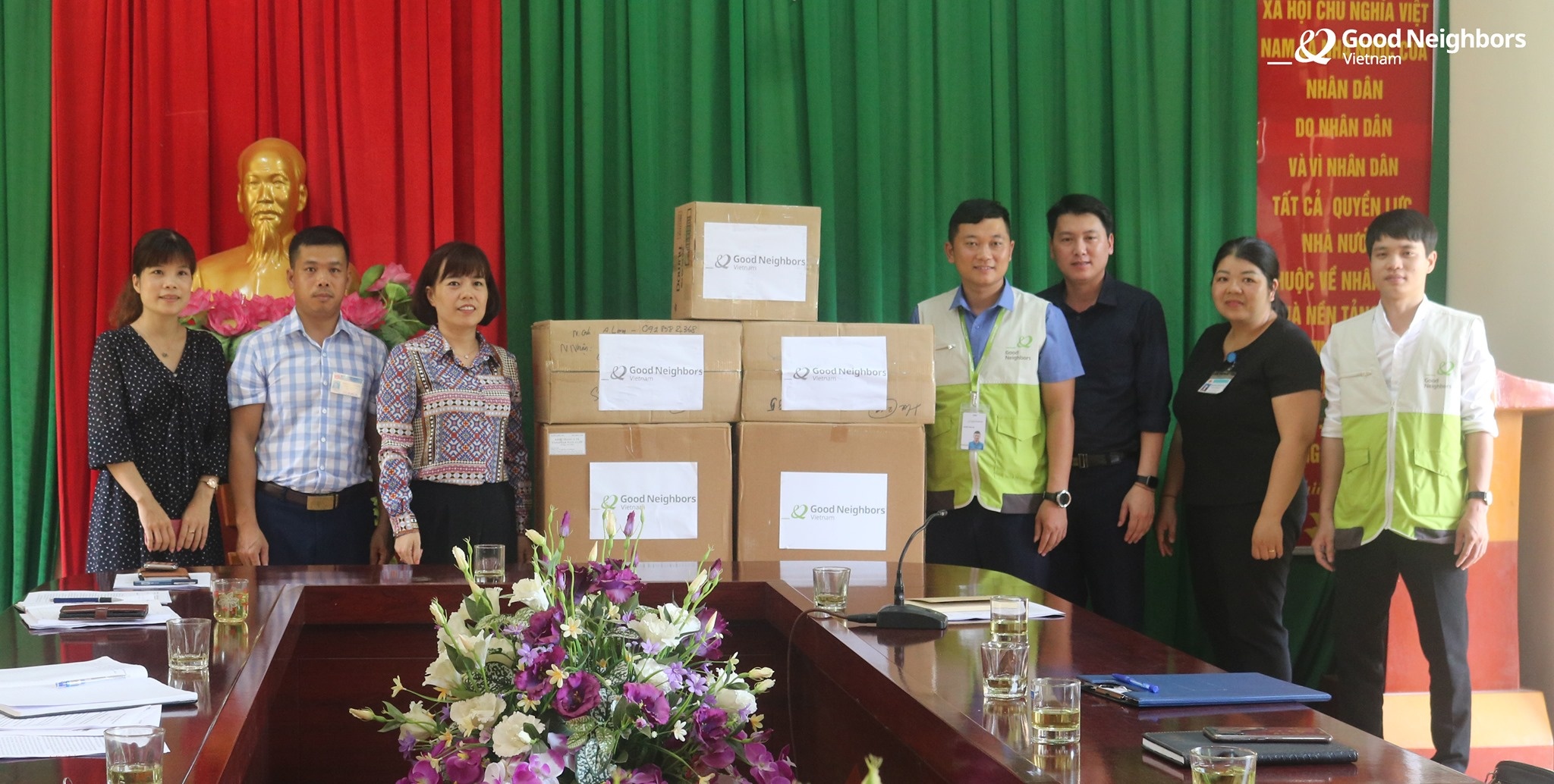 gni trao tang 20000 khau trang va nhieu vat dung y te cho huyen quang binh tinh ha giang anh gni